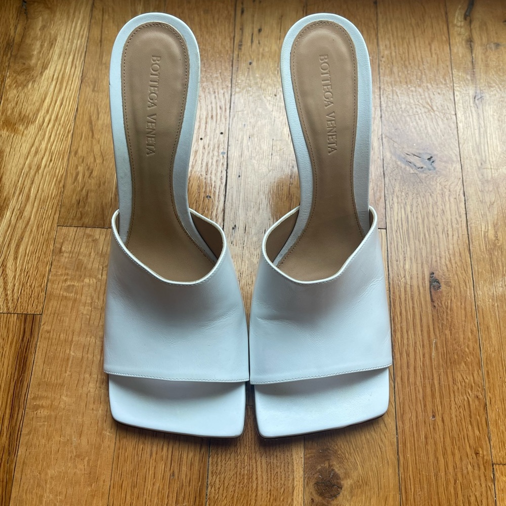 Authentic - Bottega Veneta Optic White Leather Stretch Mule size 39